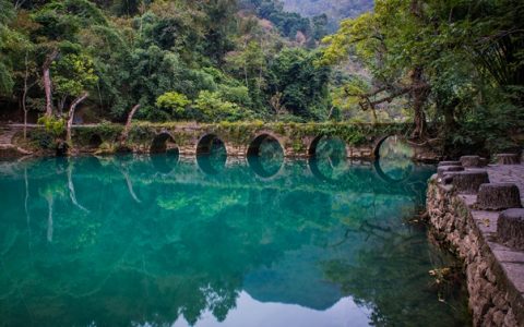 暑假临近，全国多地景区推出限时免门票优惠活动