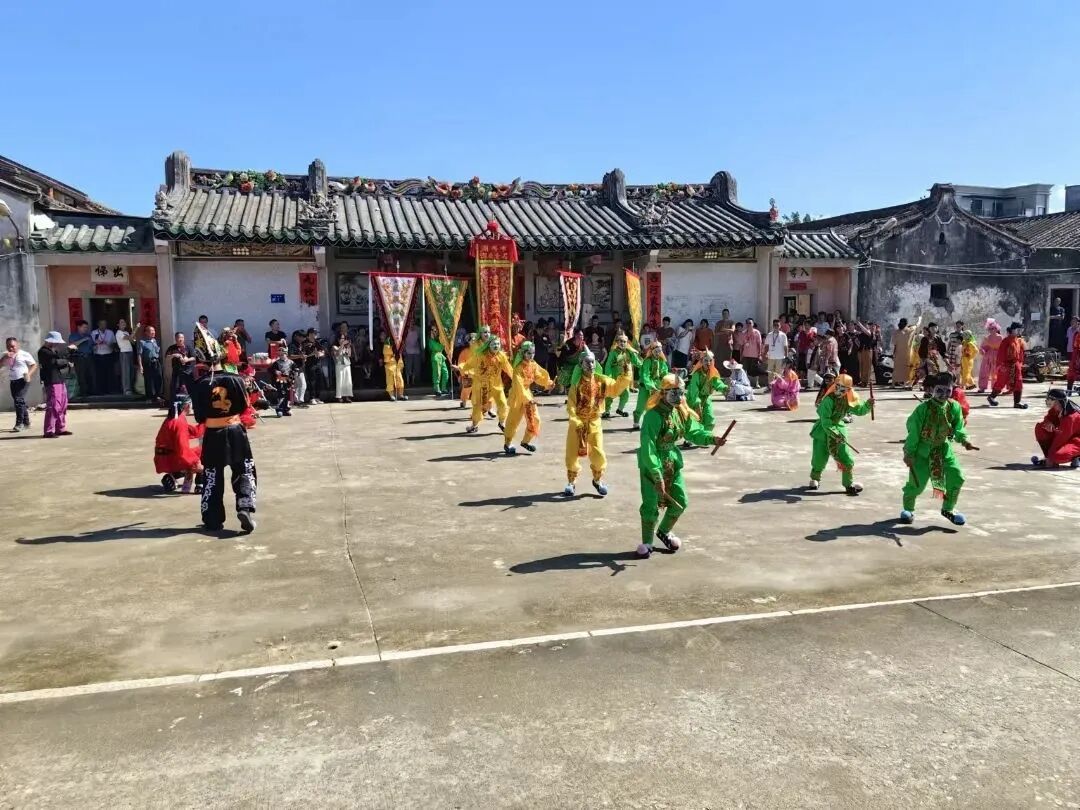 025年龙岗区迎春花市主会场空降大运中心"